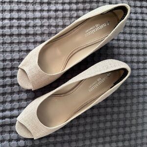 Naturalizer Cream Heels Elegant Peep-Toe Design